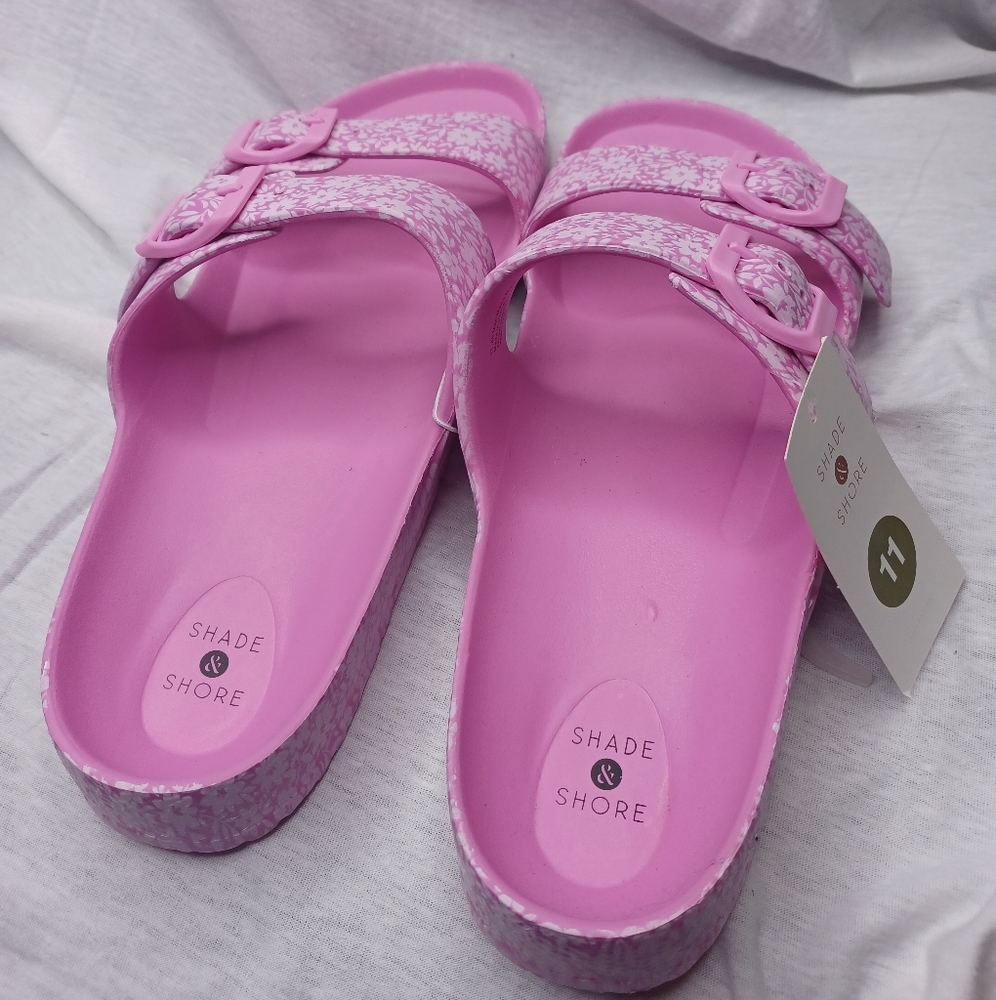 Shade & Shore Slip on Sanldes - Picture 2 of 3